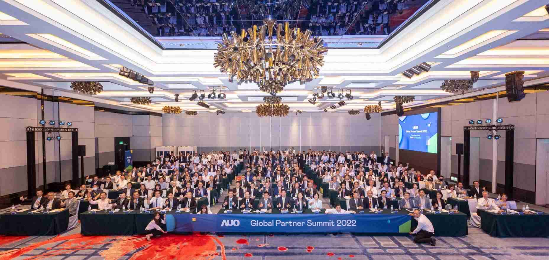 友達推動「安心、、、、創新、、、用心、、、同心、、、盡心」五星職旅，，為菲籍員工打造全方位照護，，，首度贏得「人權實踐與發展領袖獎」殊榮