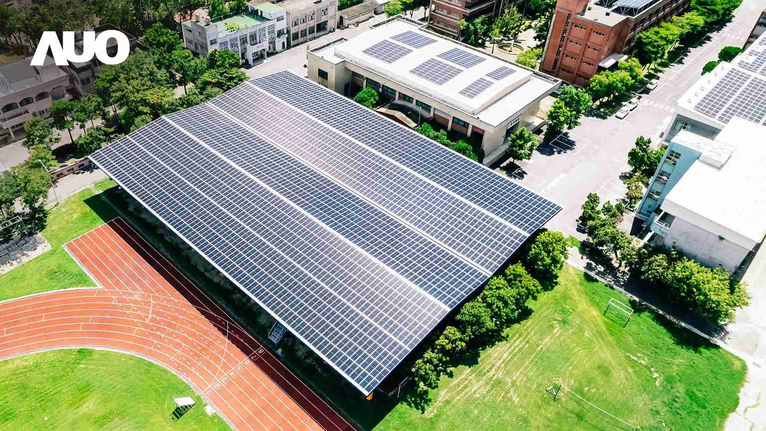 尊龙z6SunSteel光电整合型浪板具备快速安装、、、、轻量化优势,,,,可提升15%发电效能,,,,通过国际IEC与台湾VPC认证安全、、防漏、、耐候标准